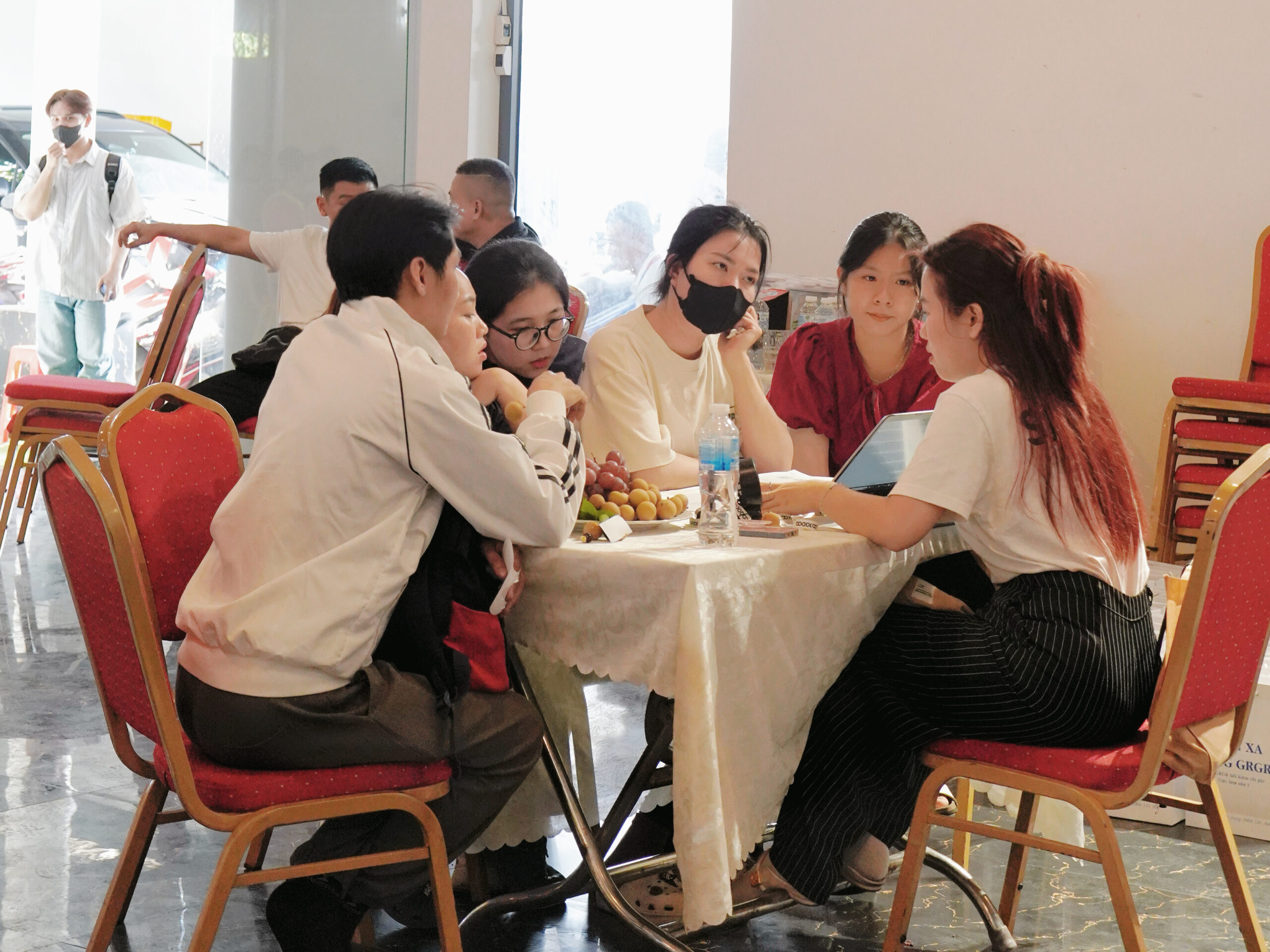 Hỗ trợ tận tâm trong quá trình diễn ra hội thảo "Vươn xa cùng GRGR"