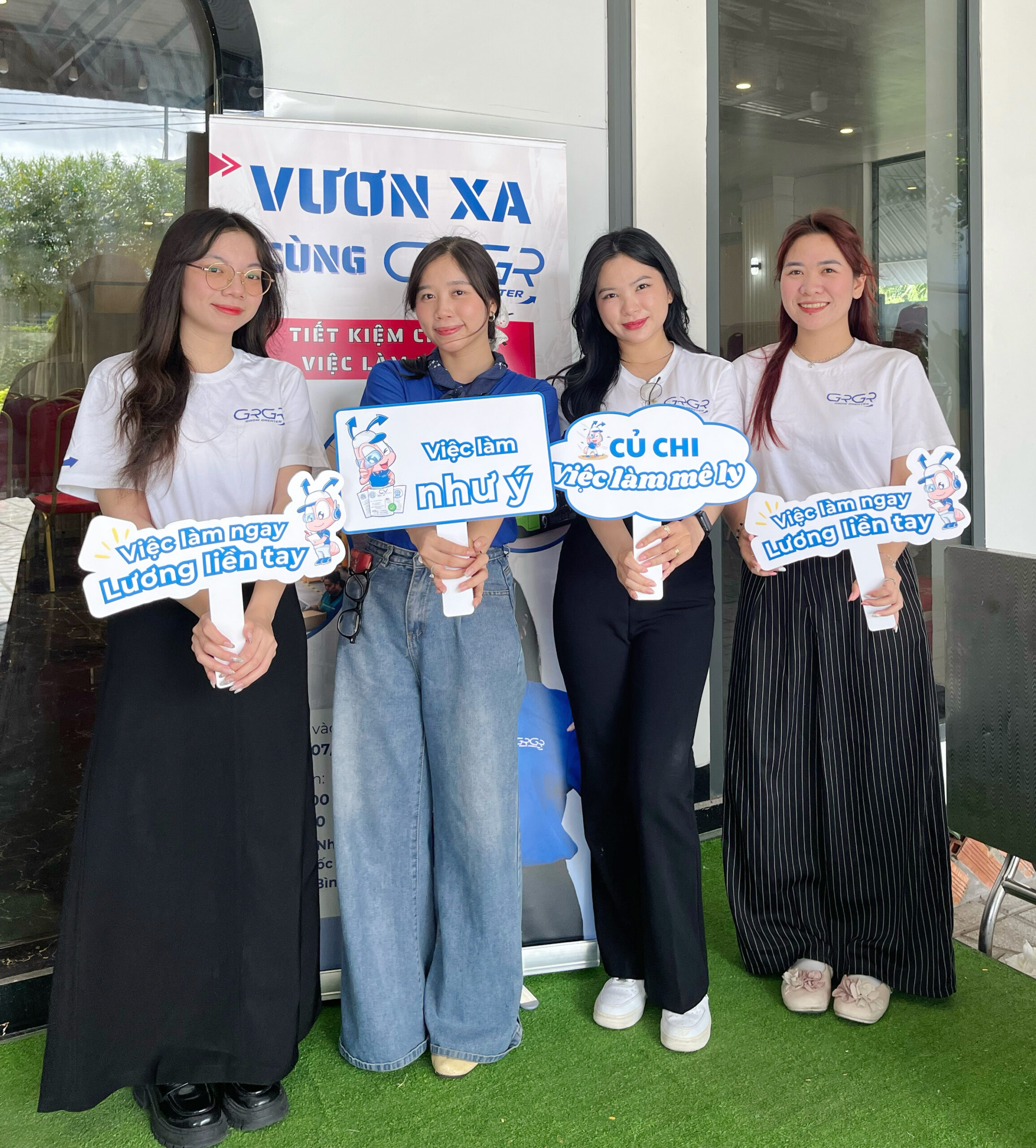 Các bạn tư vấn của GRGR hỗ trợ giải đáp thắc mắc cho người lao động